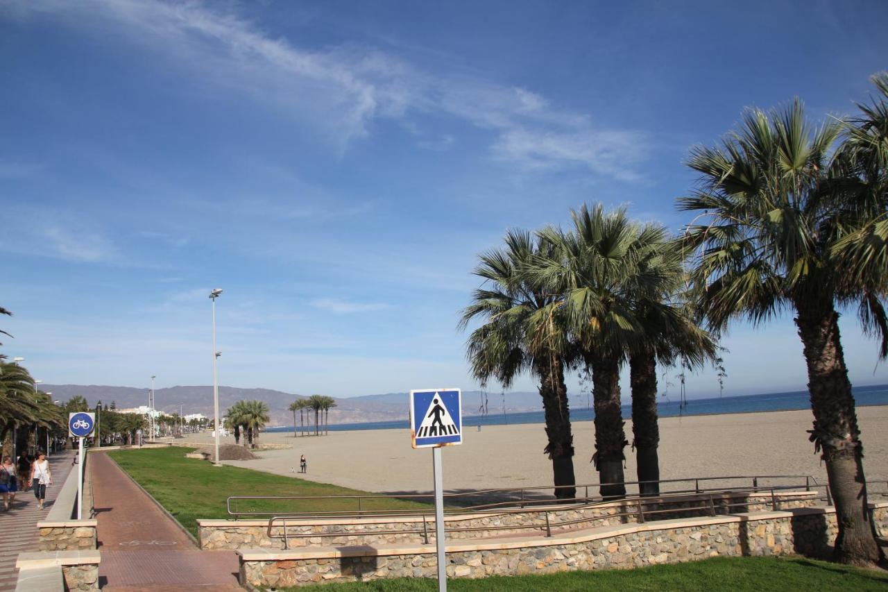 Apartamento En Primera Linea De Playa, Con Vistas A La Playa Y Con Wifi Roquetas de Mar Dış mekan fotoğraf