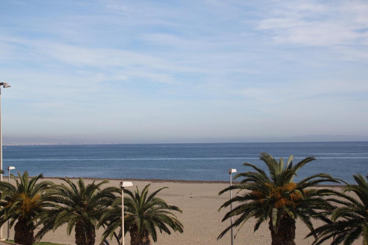 Apartamento En Primera Linea De Playa, Con Vistas A La Playa Y Con Wifi Roquetas de Mar Dış mekan fotoğraf